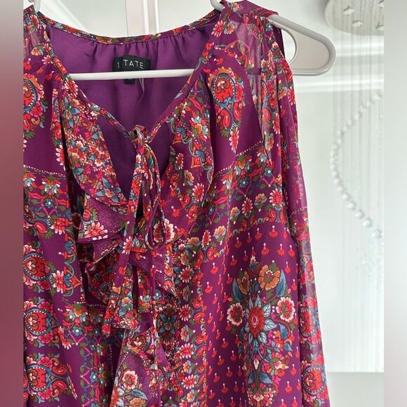 1.State Printed cold shoulder top - Picture 3 of 5